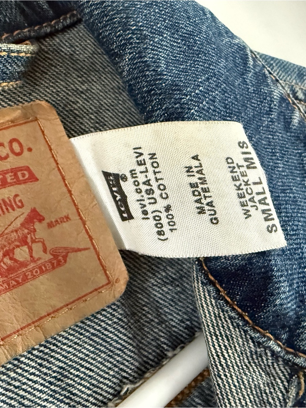 Levi's Women's Medium Blue Denim Trucker Jacket - Picture 4 of 7